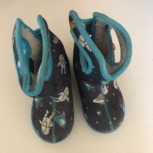 BOGS Unisex-Baby Waterproof Snowboot Rain Boot